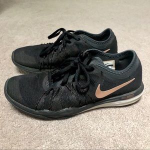 Nike dual fusion sneakers